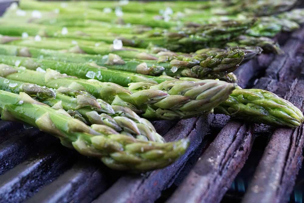Grilled asparagus on BBQ.