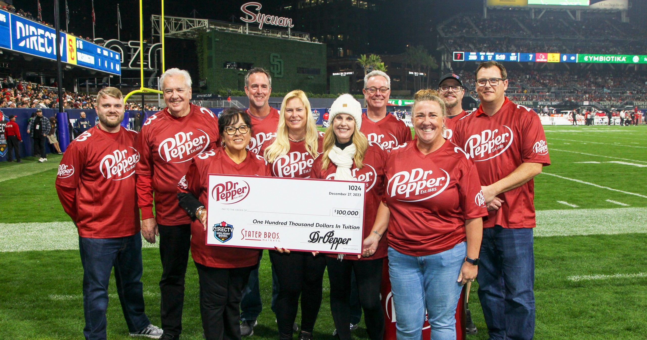 Read more about the article Dr Pepper/Stater Bros. $100,000 Tuition Throw at the Holiday Bowl