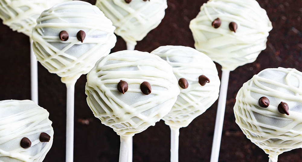 Mummy cake pops
