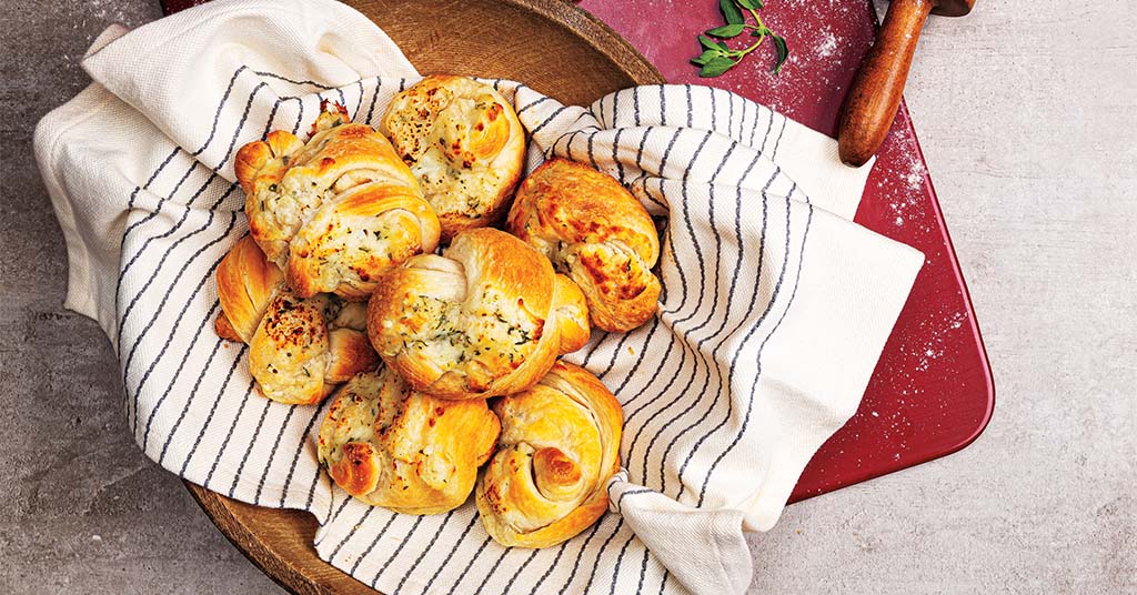 Cheesy garlic knots made with mozzarella, parmesan, garlic, butter, and thyme.