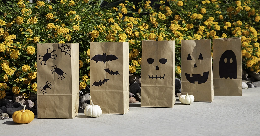 10 Spooky Fun Halloween Kids Crafts - Stater Bros. Markets