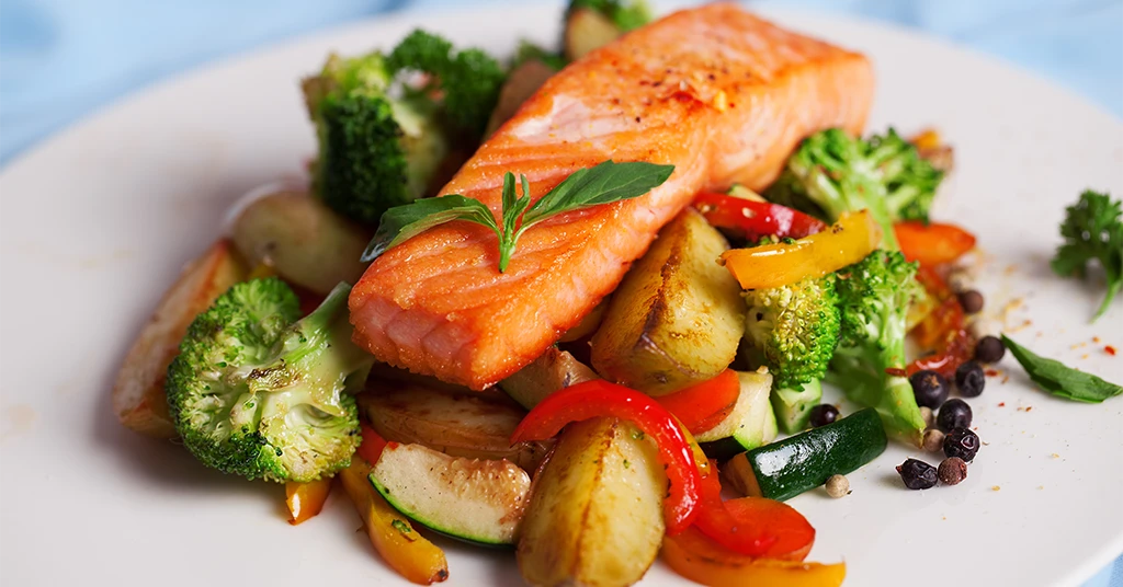 Mediterranean Diet, Salmon plated with veggies