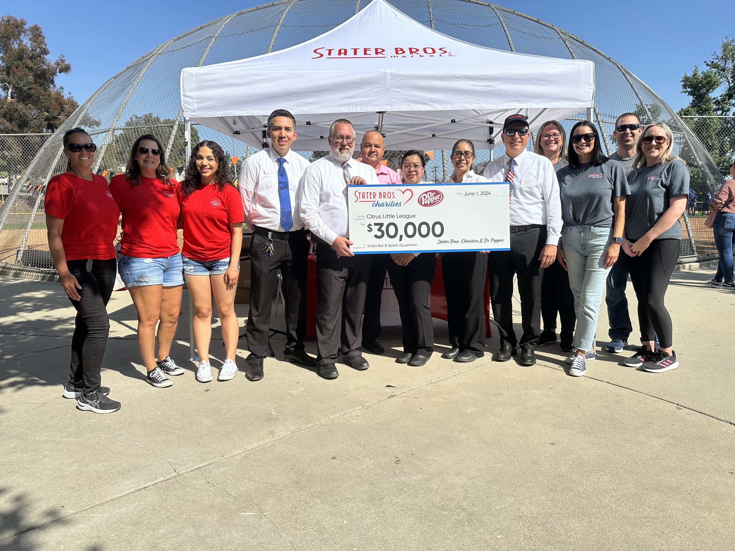 Read more about the article Stater Bros. Charities and Dr Pepper Step to the Plate for Citrus Little League Donation